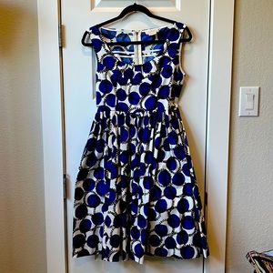 Kate Spade cotton fun, sleeveless, blue and white graphic dress, size 6.